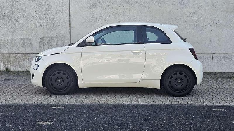 Weiß Gebraucht 2023 Fiat 500e Kleinwagen | 17.900 € (Superpreis) - Bild 1/4