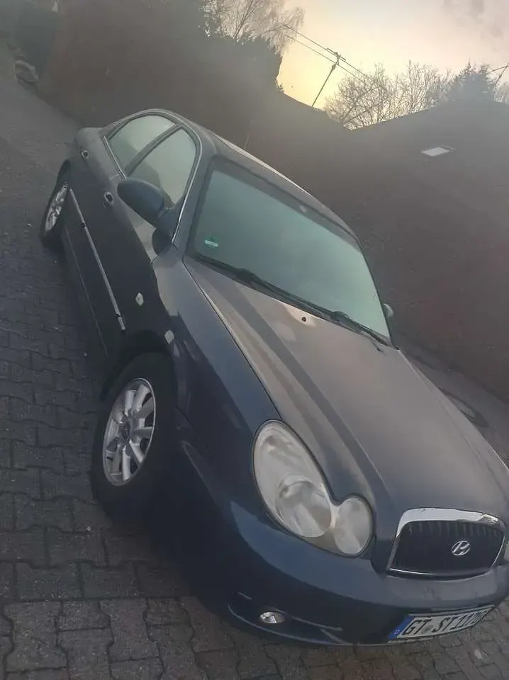 Gebraucht Hyundai Sonata GLS 131 PS (96 kW) 2004 Blau Limousine