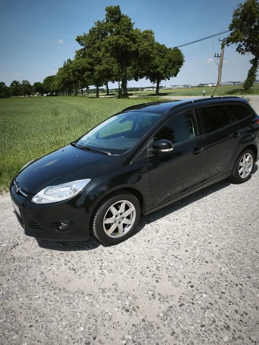 Gebraucht Ford Focus 125 PS (91 kW) 2014 Schwarz Kombi