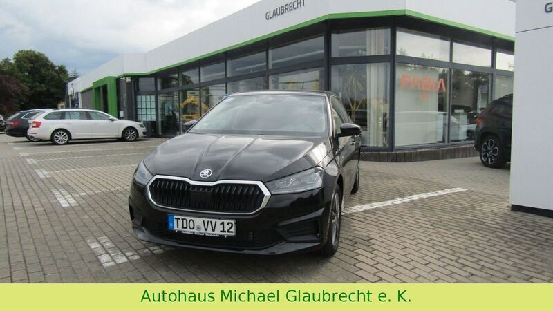 Schwarzmagic perleffekt met. schwarzmagic perleffekt met. Gebraucht 2023 Skoda Fabia Tour Kleinwagen | 21.200 € (Teuer) - Bild 1/4