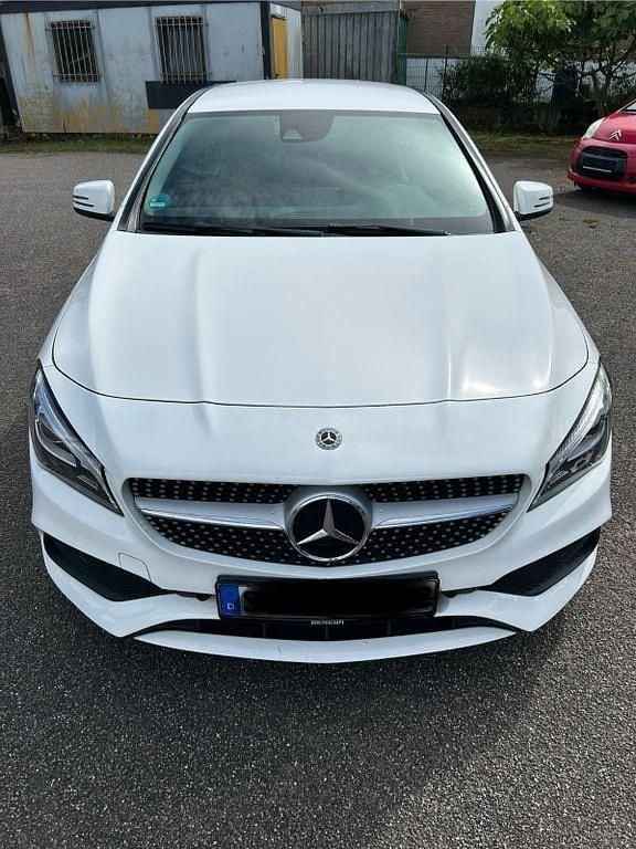 Weiß Gebraucht 2018 Mercedes CLA200 Shooting Brake Kombi | 17.490 € (Superpreis) - Bild 1/4