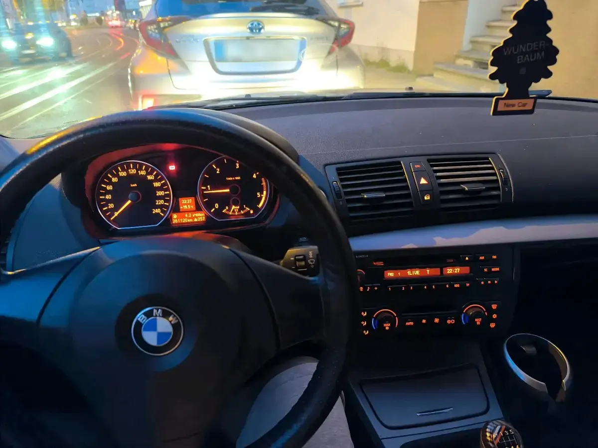 Gebraucht BMW 118 122 PS (89 kW) 2005 Schwarz Kleinwagen