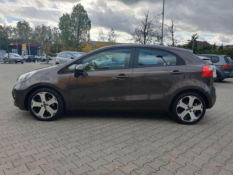 Gebraucht Kia Rio 109 PS (80 kW) 2013 Braun Limousine