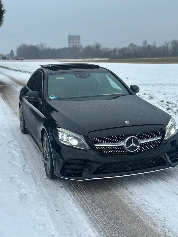Schwarz Gebraucht 2019 Mercedes C220 AMG Limousine | 19.000 € - Bild 1/4