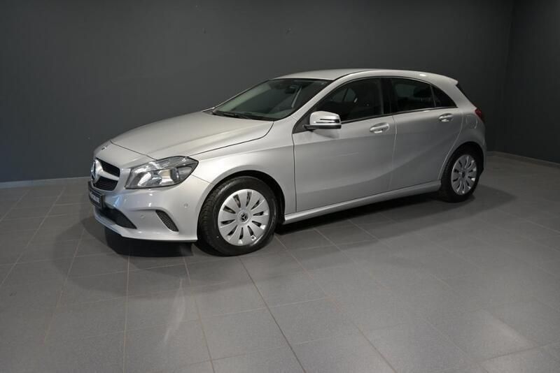 Silber Gebraucht 2017 Mercedes A180 Business Limousine | 14.900 € (Fairer Preis) - Bild 1/4