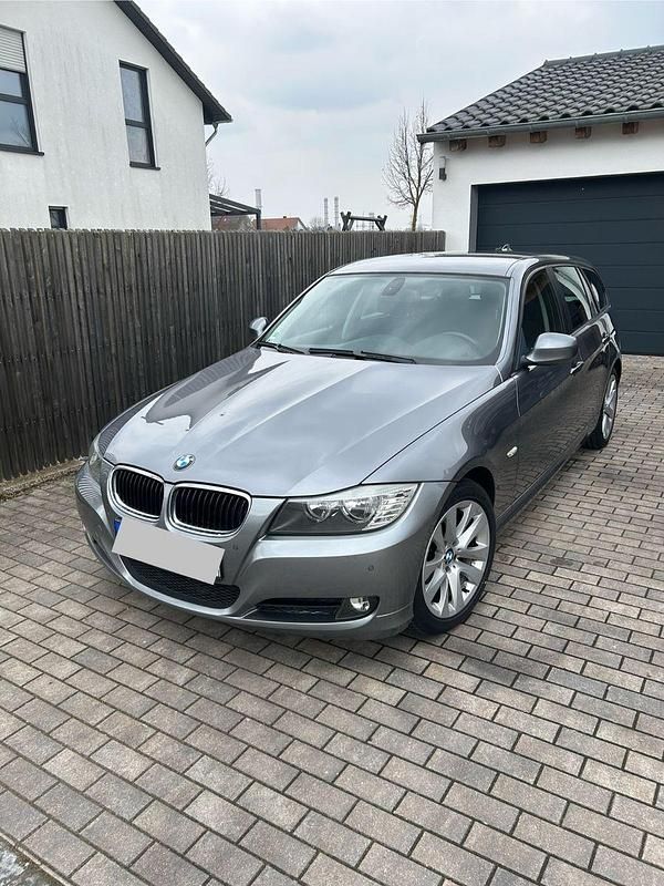 Gebraucht BMW 320 177 PS (130 kW) 2009 Grau Kombi