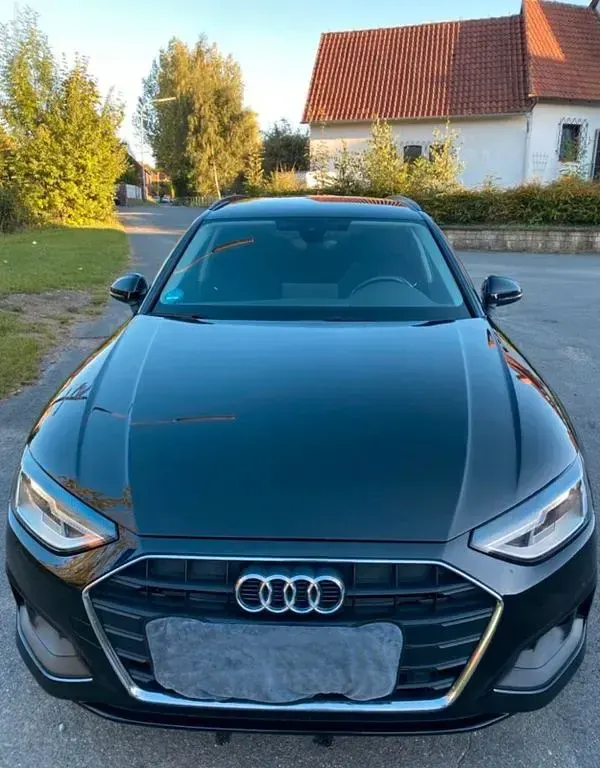 Gebraucht Audi A4 Advanced 163 PS (119 kW) 2020 Schwarz Kombi