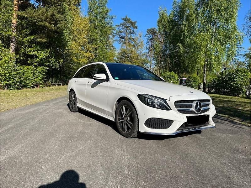 Weiß Gebraucht 2015 Mercedes C220 AMG line Limousine | 14.500 € (Fairer Preis) - Bild 1/4