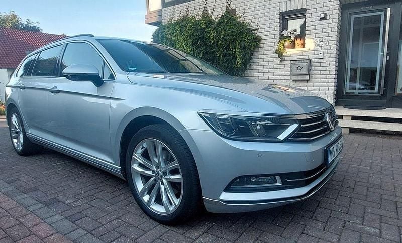 Silber Gebraucht 2015 VW Passat Comfortline Kombi | 12.500 € (Guter Preis) - Bild 1/4