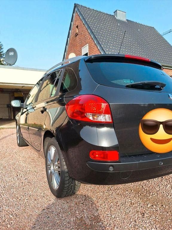 Gebraucht Renault Clio II Dynamique 101 PS (74 kW) 2010 Schwarz Limousine