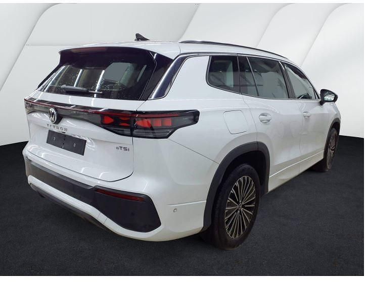 Gebraucht VW Tayron Life 150 PS (110 kW) 2025 Oryxweiß perlmutteffekt SUV