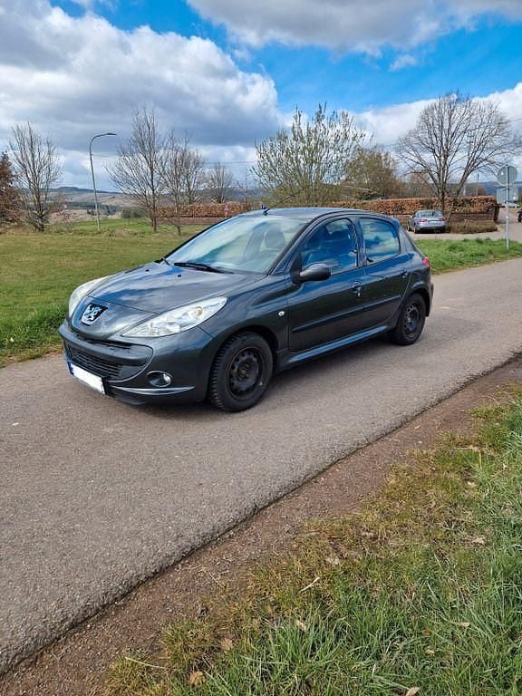 Gebraucht Peugeot 206+ 73 PS (53 kW) 2011 Grau Kleinwagen