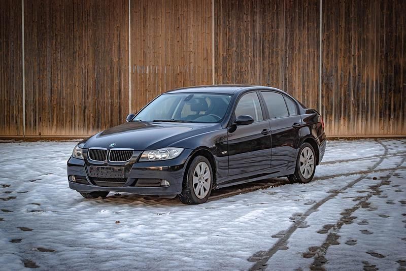 Schwarz Gebraucht 2006 BMW 318 Limousine | 3.800 € (Fairer Preis) - Bild 1/4