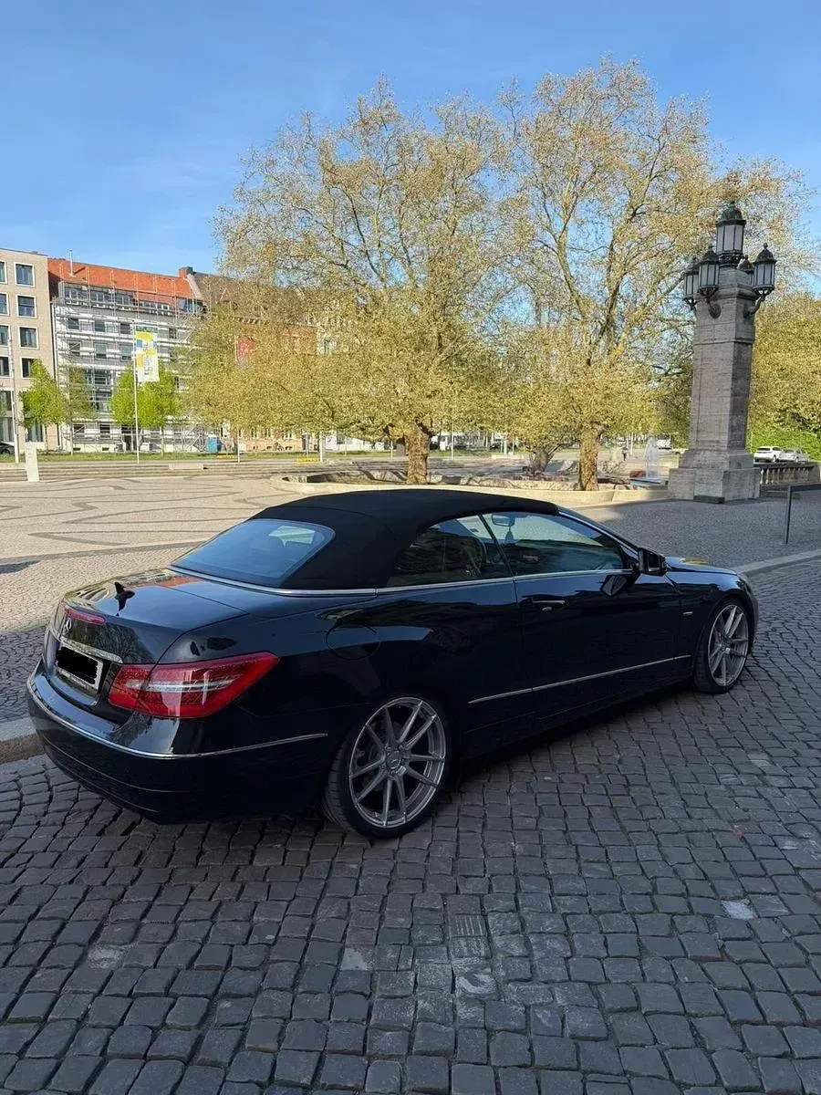 Gebraucht Mercedes E250 Avantgarde 204 PS (150 kW) 2010 Schwarz Cabrio