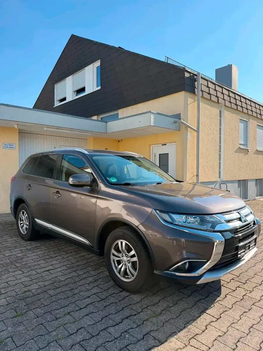 Gebraucht Mitsubishi Outlander Edition 150 PS (110 kW) 2016 Andere farben SUV
