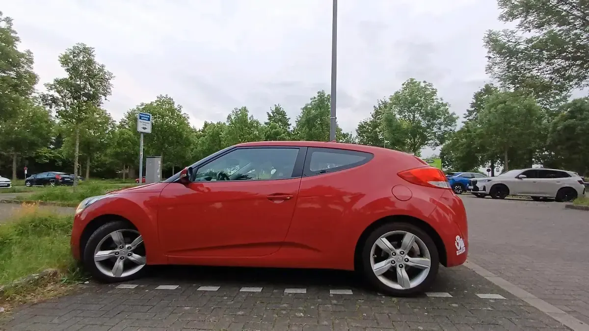 Gebraucht Hyundai Veloster 140 PS (102 kW) 2012 Rot Kleinwagen