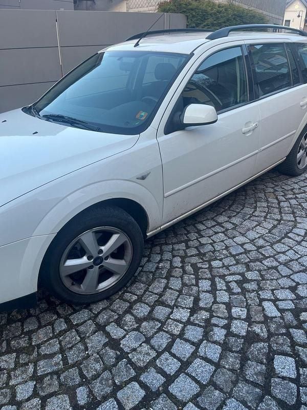 Gebraucht Ford Mondeo Trend 131 PS (96 kW) 2003 Weiß Kombi