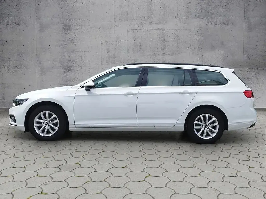 Gebraucht VW Passat Business 150 PS (110 kW) 2023 Gletscherweiß metallic Kombi