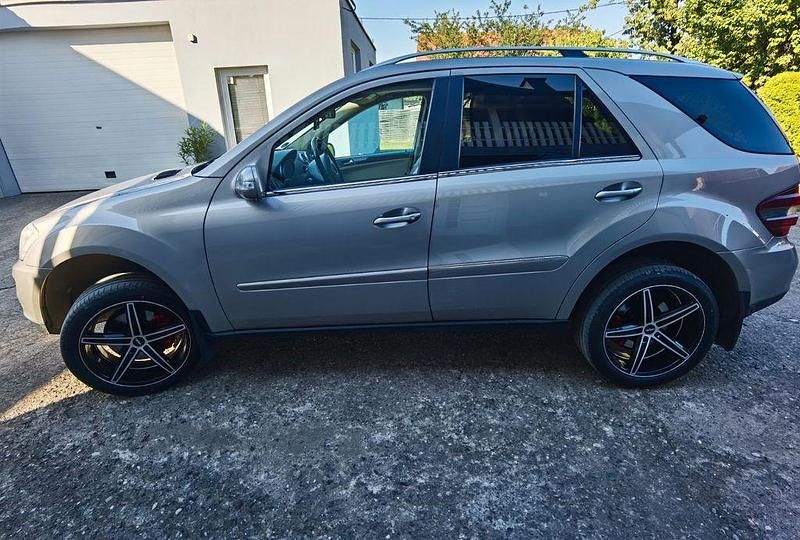Gebraucht Mercedes ML320 224 PS (164 kW) 2007 Beige SUV
