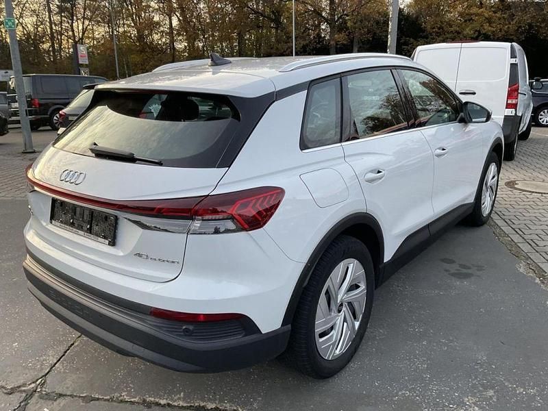 Gebraucht Audi e-tron 150 kW (204 PS) 2022 Gletscherweiß (metallic) SUV