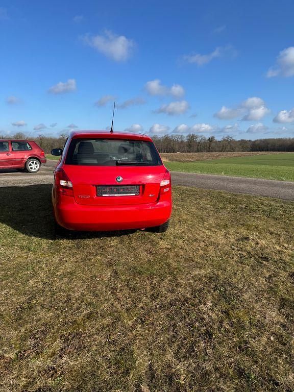 Gebraucht Skoda Fabia Classic 60 PS (44 kW) 2011 Rot Limousine