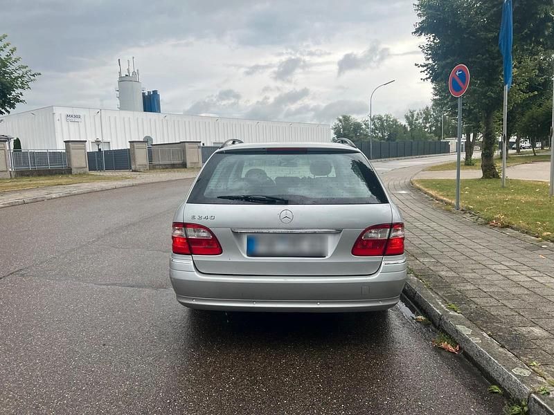 Gebraucht Mercedes E240 177 PS (130 kW) 2005 Silber Kombi