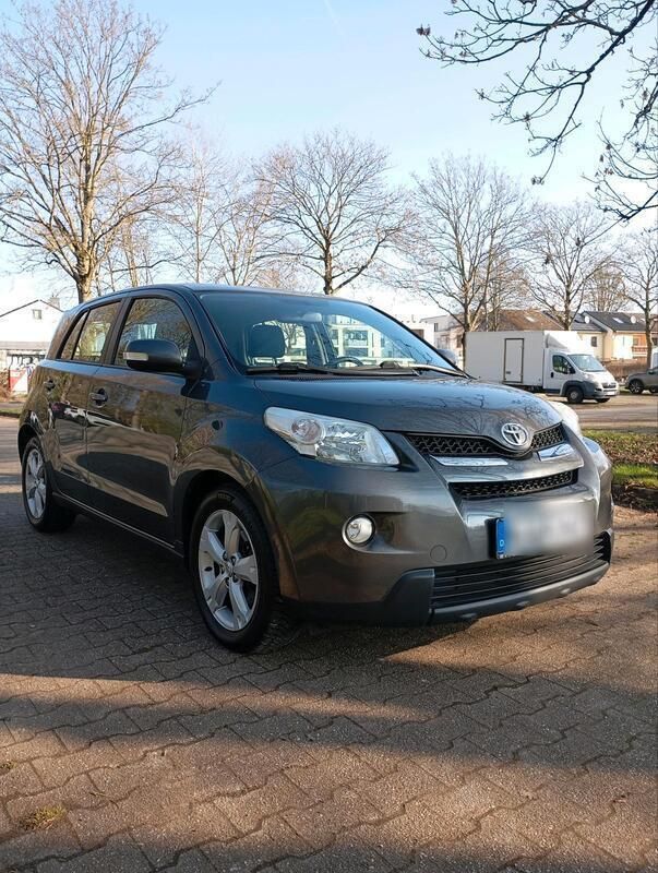 Grau Gebraucht 2010 Toyota Urban Cruiser SUV | 4.500 € (Fairer Preis) - Bild 1/4