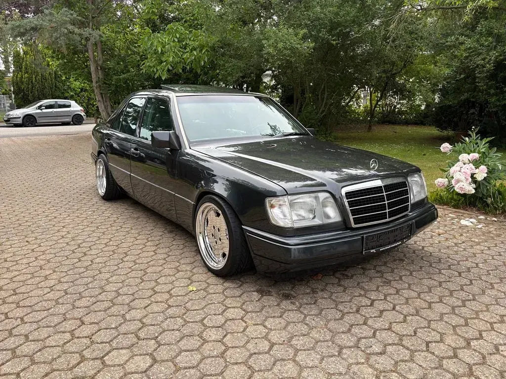 Gebraucht Mercedes E320 220 PS (161 kW) 1993 Schwarz Limousine
