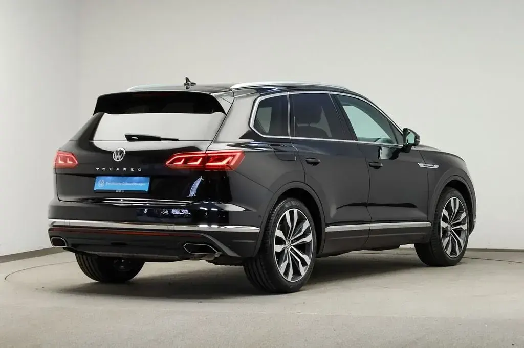 Gebraucht VW Touareg Basis 286 PS (210 kW) 2019 Deep black perleffekt SUV