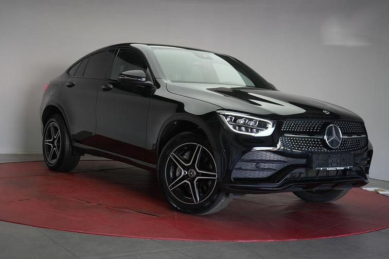 Schwarz Gebraucht 2021 Mercedes GLC300e AMG Limousine | 41.490 € (Fairer Preis) - Bild 1/4