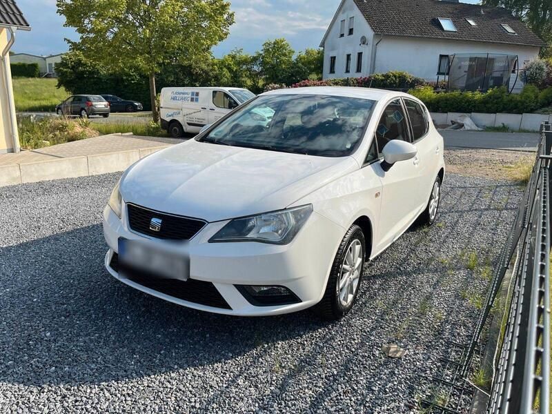 Weiß Gebraucht 2013 Seat Ibiza Reference Kleinwagen | 5.500 € (Fairer Preis) - Bild 1/4