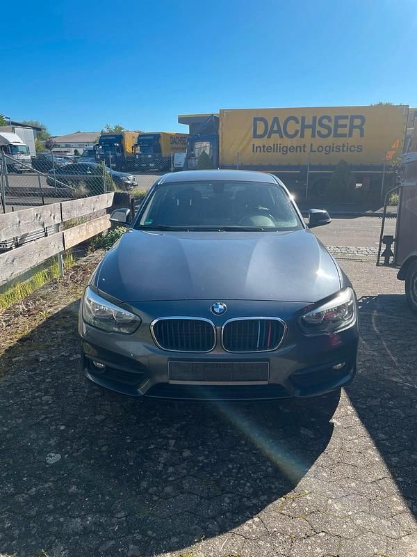 Grau Gebraucht 2016 BMW 118 Kleinwagen | 7.000 € (Guter Preis) - Bild 1/4