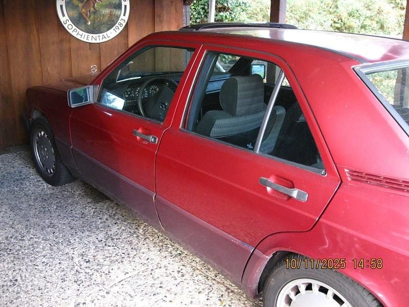 Rot Gebraucht 1991 Mercedes 190 Limousine | 2.800 € - Bild 1/3