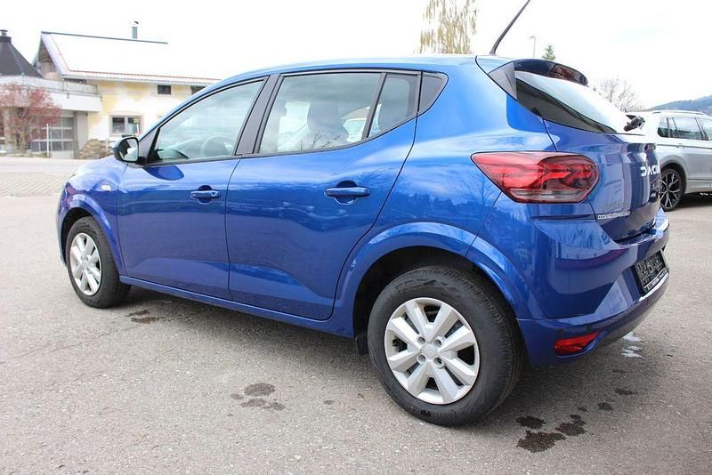 Używany Dacia Sandero Expression 91 KM (66 kW) 2024 Niebieski Sedan/Limuzyna