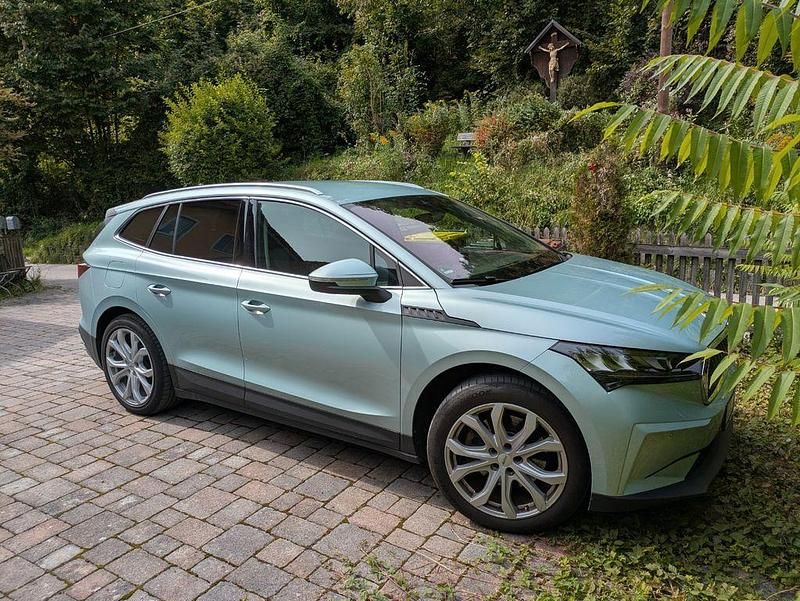 Grün Gebraucht 2021 Skoda Enyaq iV SUV | 24.999 € (Fairer Preis) - Bild 1/4