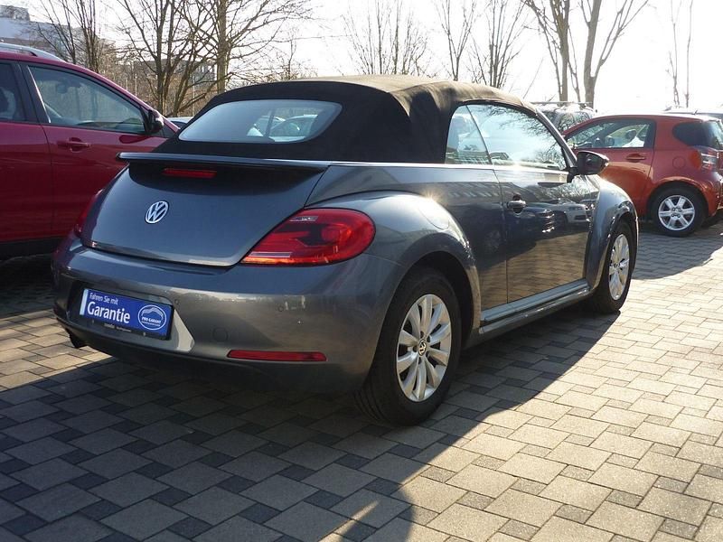 Gebraucht VW Beetle Cabriolet Basis 105 PS (77 kW) 2013 Grau Cabrio