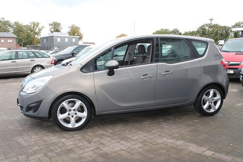 Gebraucht Opel Meriva Edition 101 PS (74 kW) 2012 Braun Van / Kleinbus