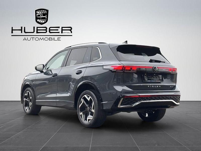 Neu VW Tiguan R-line 193 PS (141 kW) 2025 Grau SUV