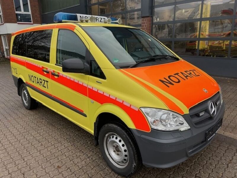 Gelb Gebraucht 2012 Mercedes Vito Van / Kleinbus | 11.662 € (Etwas zu teuer) - Bild 1/4