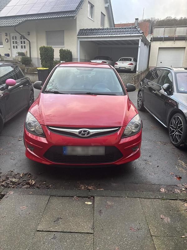 Gebraucht Hyundai i30 109 PS (80 kW) 2010 Rot Limousine