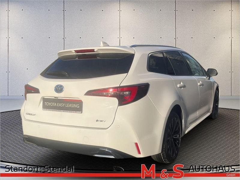 Neu Toyota Corolla Team 140 PS (102 kW) 2025 Weiß Kombi