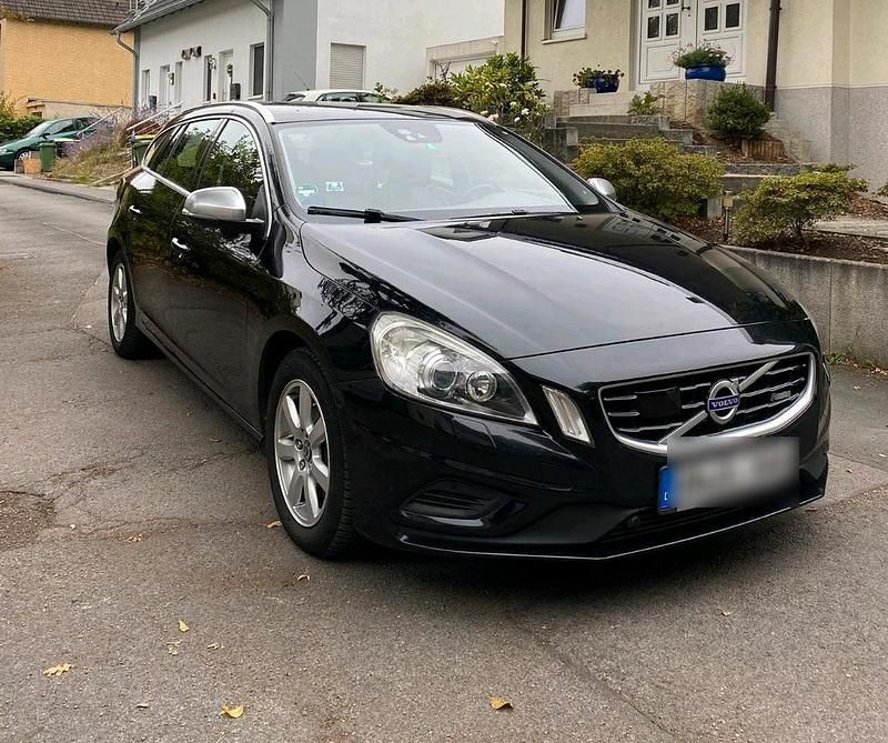 Schwarz Gebraucht 2012 Volvo V60 Kombi | 9.300 € (Etwas zu teuer) - Bild 1/4