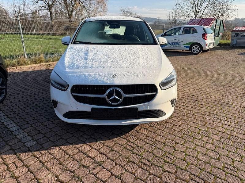 Gebraucht Mercedes B180 136 PS (100 kW) 2024 Weiß Van / Kleinbus