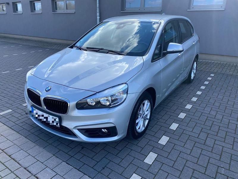 Grau Gebraucht 2015 BMW 218 Active Tourer Sport Line Van / Kleinbus | 13.550 € (Guter Preis) - Bild 1/4