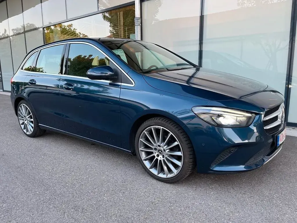 Gebraucht Mercedes B180 116 PS (85 kW) 2019 Blau Kleinwagen