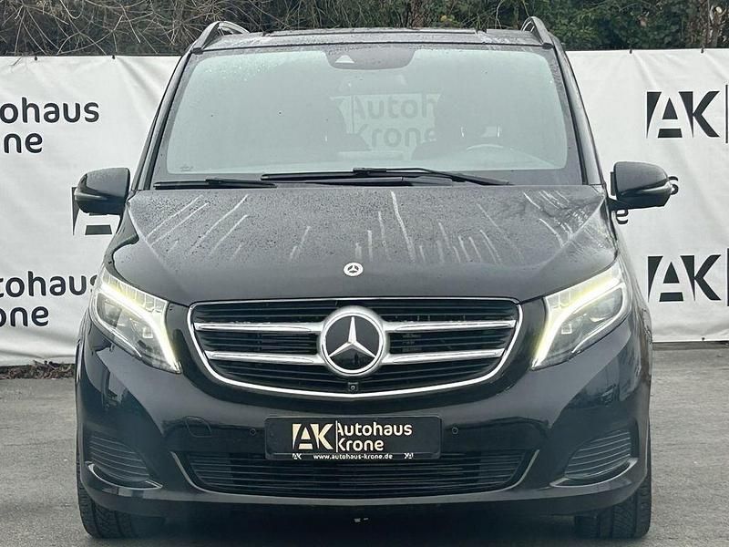 Gebraucht Mercedes V250 Avantgarde Edition 190 PS (139 kW) 2017 Obsidianschwarz metallic Van / Kleinbus