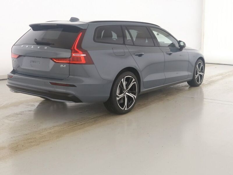 Gebraucht Volvo V60 Ultimate 197 PS (144 kW) 2024 Thunder grey / metallic Kombi