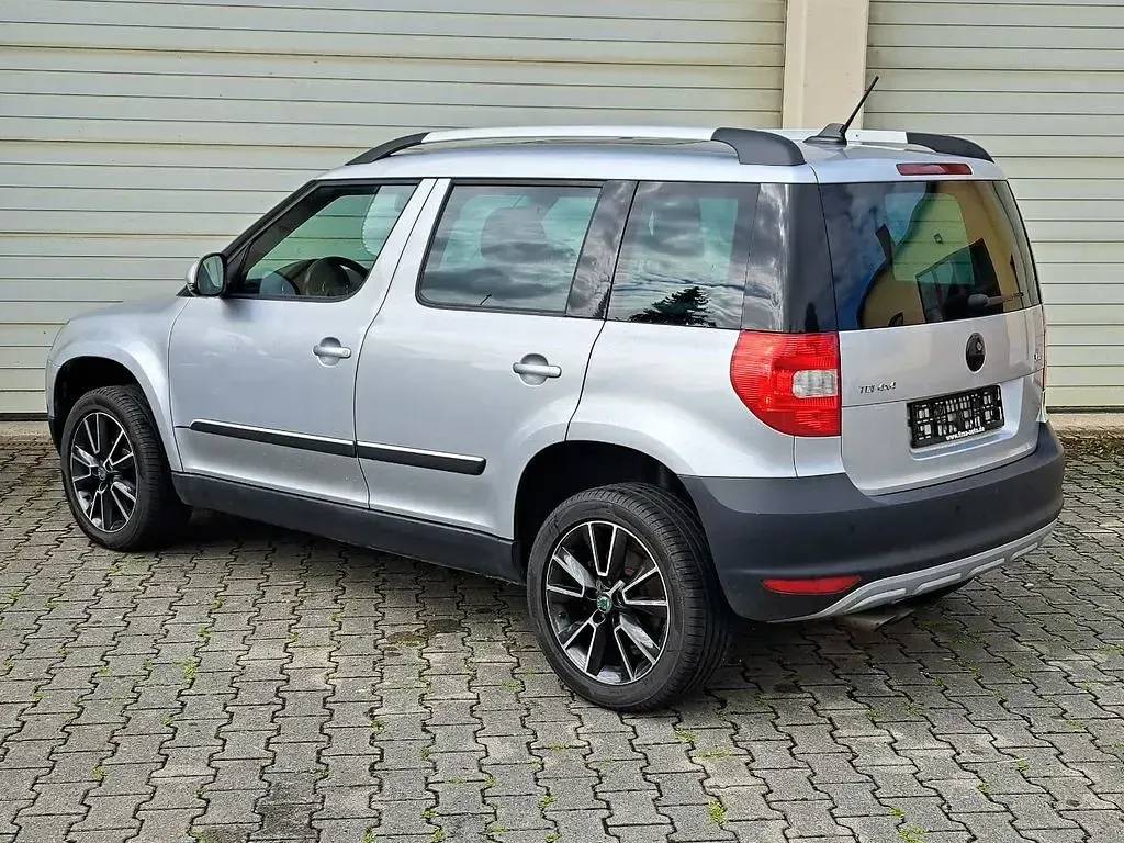Gebraucht Skoda Yeti Elegance 110 PS (80 kW) 2013 Silber SUV