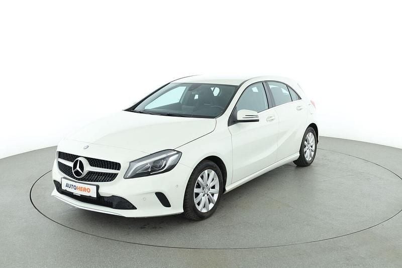 Weiß Gebraucht 2015 Mercedes A180 Style Limousine | 14.190 € (Fairer Preis) - Bild 1/3
