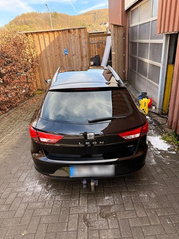 Używany Seat Leon Style 116 KM (85 kW) 2016 Czarny Kombi